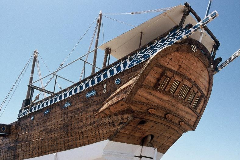 7. Tag Ras Al Hadd Sur Wadi Shab Muscat Fahren Sie heute zunächst in den Fischerort Sur. Sur ist bekannt für den Bau der traditionellen Holzboote, der Dhows.