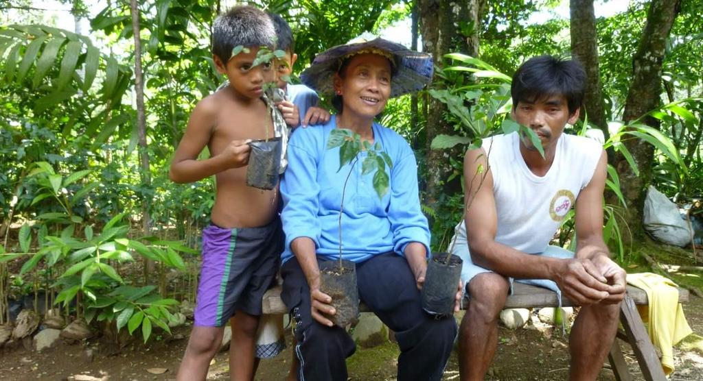 Fotografin: Marianna Serena Mit Know-how gewappnet gegen Hunger und Wirbelstürme Reichtum und Land sind im Inselreich sehr ungleich verteilt.