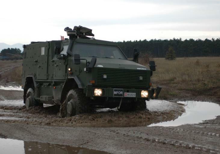 AC-Aufklärungsfahrzeug "Dingo" 2 Das AC-Aufklärungsfahrzeug "Dingo" 2 ist im Österreichischen Bundesheer in zwei Varianten in Verwendung: Als Führungs- und als Erkundungsfahrzeug.