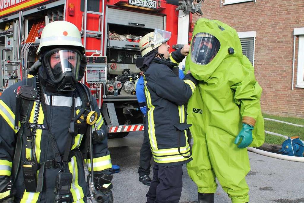 Feuerwehr Wesel Informationen zum Thema: ABC-Zug der Feuerwehr Wesel Sollkonzept in Anlehnung an das ABC-Schutzkonzept NRW Teil 1 August 2013 Diese Information darf