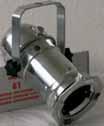 PAR 16 Scheinwerfergehäuse mit Befestigungsbügel Miniatur-Parscheinwerfer für den Einsatz mit Niedervoltlampen MR16 bis max. 50 Watt. Es sind verschiedene Leistungswerte und Abstrahlwinkel erhältlich.