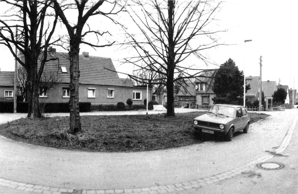 113 Die Straßen- und Gehwegpflasterung in den Siedlungen Lindenhof und in Lemsdorf sind originale Kopfsteinpflasterung und sollten erhalten bleiben.