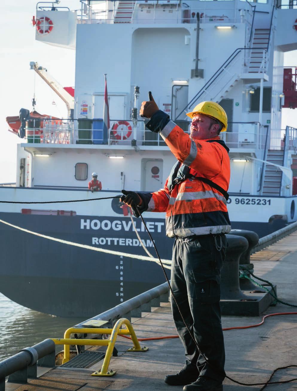 6 Unser Selbst verständnis Niedersachsen Ports ist als hundertprozentige Gesellschaft des Landes Niedersachsen das Unternehmen für Hafeninfrastruktur mit den meisten öffentlichen Seehäfen in