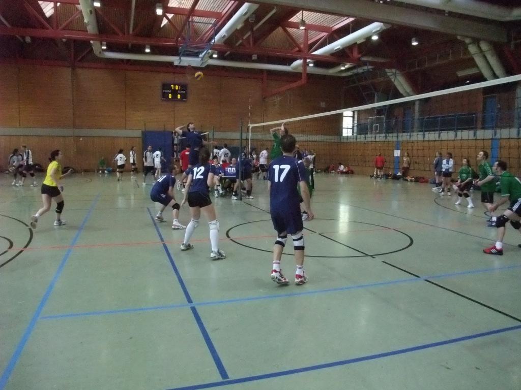 Berlin, Berlin wir fahren nach... Von Janine Thiele, Heiko Batzing und Mark Haasis; Fotos: Mark Haasis Volleyball Berlin ist immer eine Reise und den Kampf - wert Oder braucht es dazu erst einen Anlass?