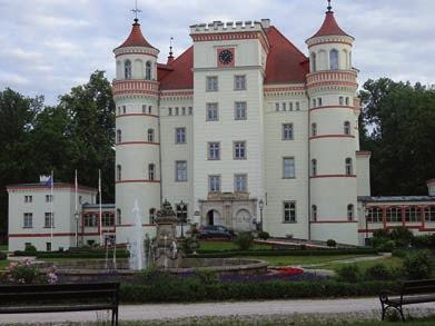 Dort werden wir im Hotel Schloss Schildau wohnen und von dort das Hirschberger Tal, das Riesengebirge und Kloster Grüssau besuchen.