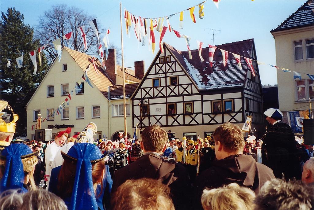 Bild 2: Festveranstaltung des er Faschingsvereins e.v. zum 25. im Jahre 2003 Internet: www.welyn-oha.de oder www.fasching-wehlen.