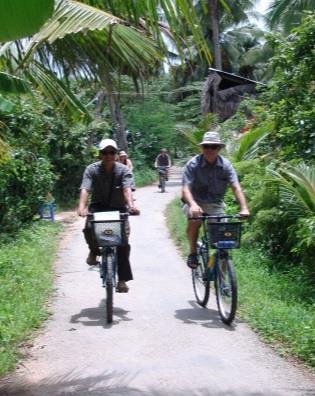 13. Tag: Mekongdelta per Rad / Resort am Mekong Fahrt nach Ben Tre, einer der schönsten Provinzen des Mekongdeltas.
