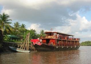 Tag: Mekongkreuzfahrt - mit dem Schiff nach Can Tho Mit Interessierten unternehmen wir mit kleinen Booten einen Ausflug um Cai Be hier kann man die Produktion von Reispapier, Puffreis und Reisschnaps