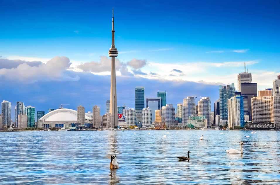 80 Toronto Englisch BUSINESS z 30 PLUS Global Village English Centres Mit seiner imposanten Skyline erhebt sich Toronto stolz zwischen dicht bewaldeten Bergkegeln und dem tiefblauen Ontario-See.
