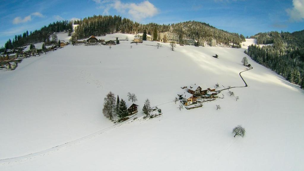 Zahlen und Fakten Anzahl Einwohner: 703 in der Gemeinde (Stand 31.12.2018) Einkaufsmöglichkeiten: Swisshof in Heiligenschwendi (ca.