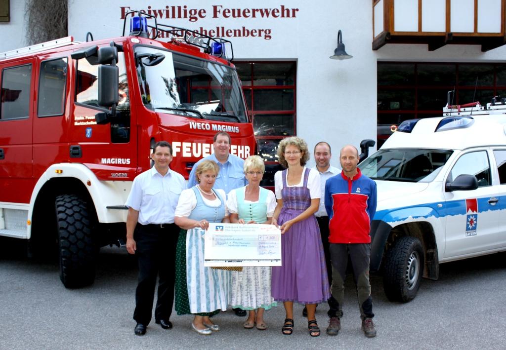 Frauenbund, Zweigverein Marktschellenberg, spendete von den erzielten Einnahmen vom Schellenberger Kirtag 2014 der Freiwilligen Feuerwehr Marktschellenberg und der Berwachtbereitschaft