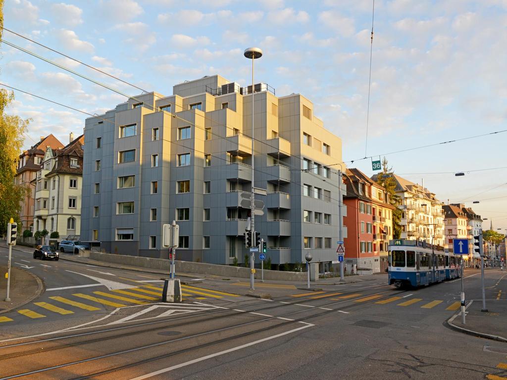 Meilensteine: Photovoltaik Leuchtturm Plus Energie Bau