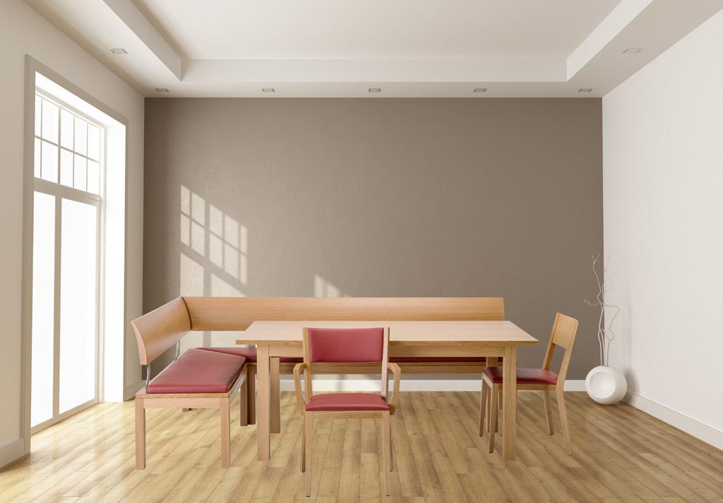 Eine vielfältige Auswahl von Stühlen, Tischen und Bänken bei Längle Hagspiel ermöglicht es jedem, seine optimalen Möbel zu finden.
