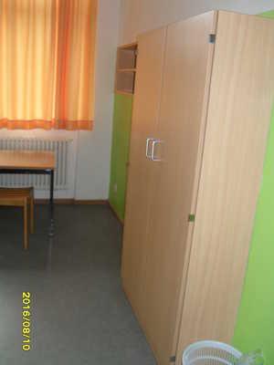 Zimmertyp: Doppelzimmer Bewegungsfläche vor wesentlichen, immobilen (feststehenden) Einrichtungsgegenständen (z.b. Schrank) - Breite: 300 cm.