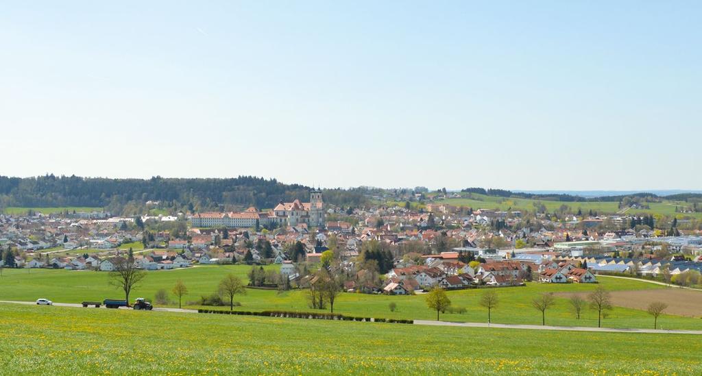 Ottobeuren Inmitten einer malerischen Landschaft, etwa zehn Kilometer südöstlich von Memmingen, liegt die attraktive Gemeinde Ottobeuren mit ca. 8.200 Einwohnern.