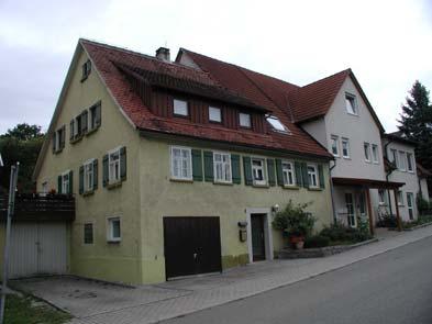Untere Hirtenstraße 57: Wohnhaus mit Scheune. 19. Jh.