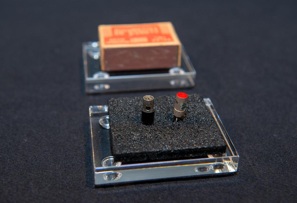 Der Transistor mit der Nummer 9 (li.