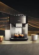 NEU Die EQ.500 Gerätereihe: beeindruckt durch ihre komfortable Bedienung und aussergewöhnlichen Kaffeegeschmack. Perfekt vorbereitet auf jede Kaffee- und Milch-Kreation perfekter Milchgenuss.