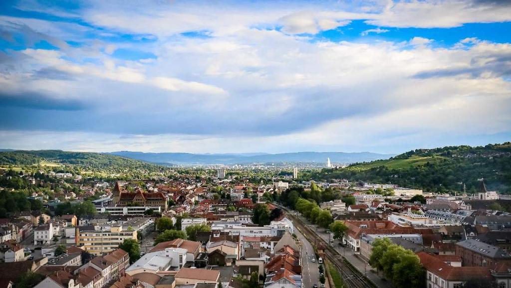 ANFAHRT Infrastruktur rund um das Hotel Der schnellste Weg.. Auto Von Norden Autobahn A5 bis Autobahndreieck 68 Weil am Rhein. Auf die A98 bis Ausfahrt Lörrach-Mitte.