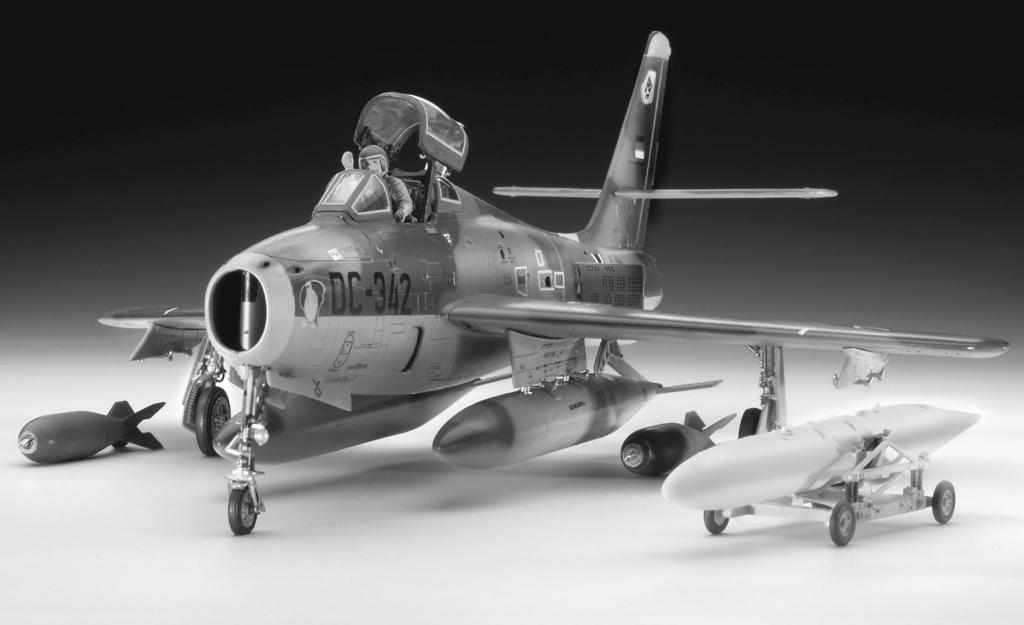 Die F-84F sollte dagegen neben einem stärkeren Triebwerk auch gepfeilte Tragflächen und Höhenleitwerke erhalten.