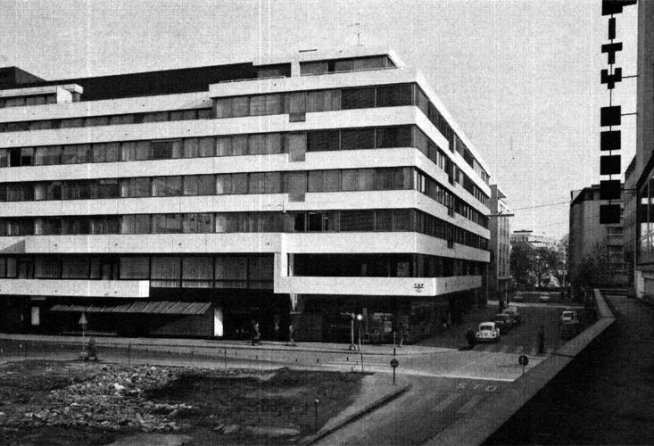 Mitte der 60er Jahre des 20. Jahrhunderts vollzieht sich der grundlegende Wandel der Aeschenvorstadt. Der Immobilienfonds UBS «Anfos» erbaute u.a., nach amerikanischem Vorbild, das Anfos-Haus.