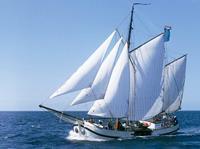 Wir laden Sie ein, mit unseren Segelschiffen die raue und schöne Inselwelt Dänemarks und ein bisschen Seefahrt-Romantik zu erleben.