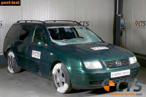 Da die Originalscheibe des VW Bora vor dem Crashversuch leichte Risse aufwies, wurde sie zwei Tage vor dem Versuch erneuert.