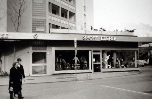 Der im Jahr 1981 von Esther und Christian Sprecher gegründete Windsurfing-Shop übernimmt das Sportgeschäft von Eberle an der Bahnhofstrasse 48.