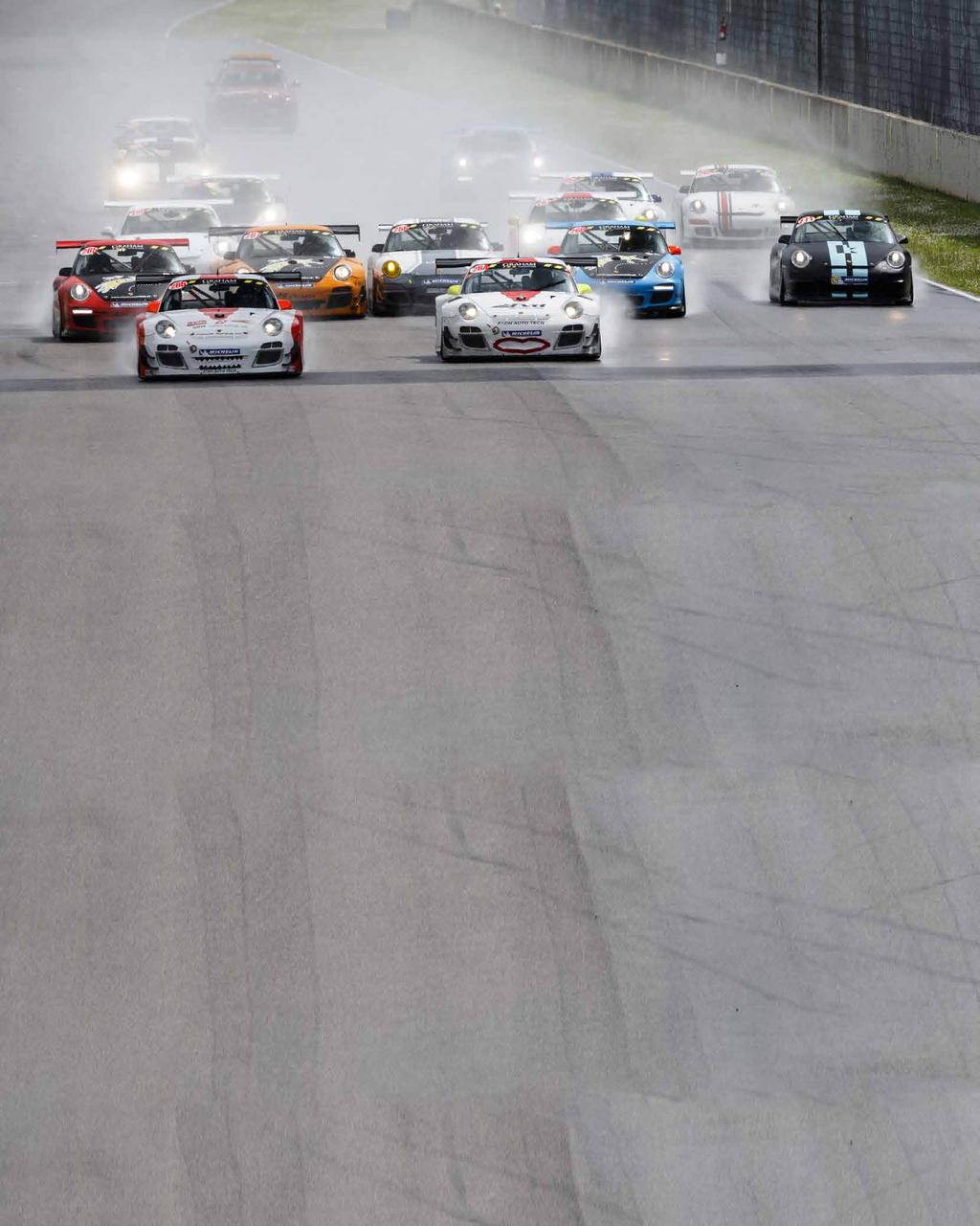 PORSCHE LIVE 9 Für den passionierten Rennpiloten in Ihnen. Introduction to Racetrack. Porsche und Rennsport zwei automobile Begriffe, die untrennbar miteinander verbunden sind.