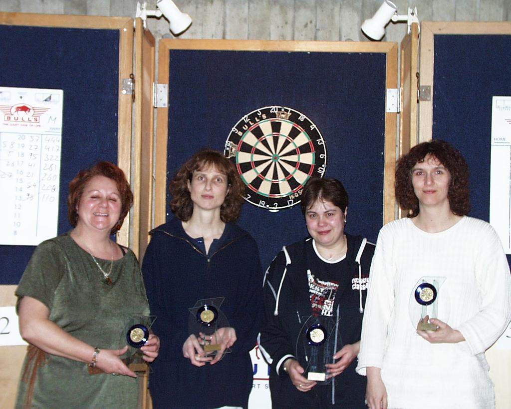 Die Siegerphotos: Dameneinzel, von links: Ingrid Glatz