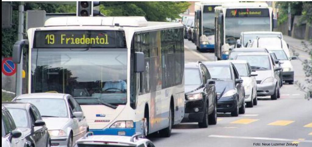 Busbeschleunigung Spitalstrasse Mittels elektronischer Busschleuse soll der Bus Richtung Kreuzstutz die Kolonne zwischen Spital und Kirche St.