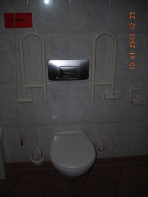 Es sind Sitzgelegenheiten vorhanden. Sanitärraum vorhanden: Öffentliches WC Anmerkungen für den Gast: Die Bestuhlung erfolgt nach Auftrag durch den Veranstalter.