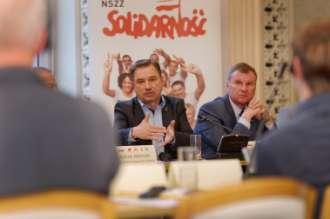 Der Solidarność- Vorsitzende Duda wies zudem darauf hin, dass sich derzeit rund eine Million Ukrainer_innen in Polen aufhielten.
