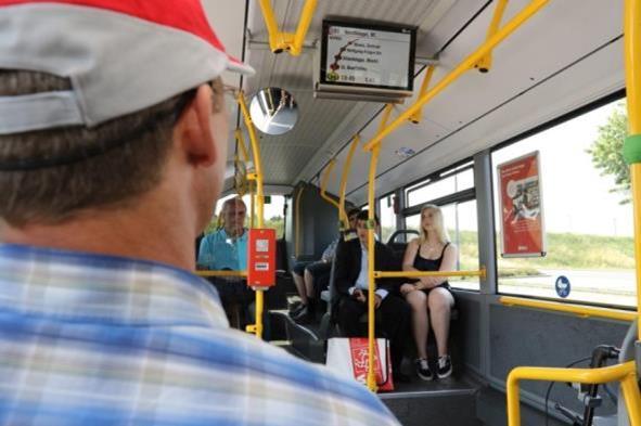 27 Qualitätsanforderungen: Fahrgastinformation Information innen: Haltestellenanzeige Stadtbusse Vorschlag zur Fortschreibung (Neubeschaffung) am Rollstuhlplatz