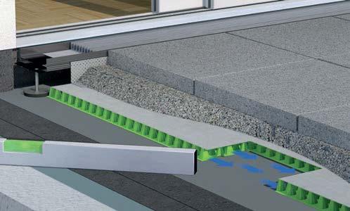 Drainagen Kapillarpassive Flächendrainage für die lose Verlegung von Keramikelementen, Natur und Betonwerkstein bei 0 (Dach-) Terrassen Sehr häufig stößt man bei (Dach)-Terrassen auf die Situation,