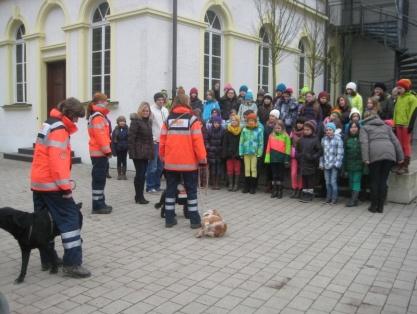 Vernetzte Unterricht ermöglicht es den Schülerinnen so, Denkprozesse, welche sie auf Grund ihrer kindlichen Natur bereits gewohnt sind, fortzuführen.