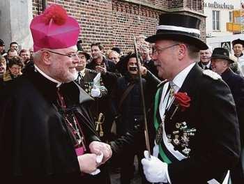 Page 52 of 57 glückliche Hand als neuer Erzbischof von München und Freising. Auf dass die Patrone deiner Heimatstadt und der Bruderschaft, immer an deiner Seite stehen mögen.
