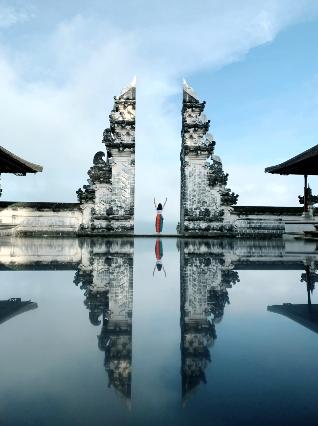 Bild des Monats - 本月影像 - Photo of the Month Im Einklang - 和諧 - In Unison Nicole Eckert - Himmelstor, Bali, Indonesien