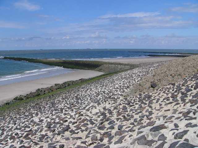 Wachsen mit dem Meer Folgen für die Wattenmeer-Region Beschleunigter Meeresspiegelanstieg durch den menschgemachten Klimawandel: Wattflächen, Salzwiesen, Strände, Dünen, sogar