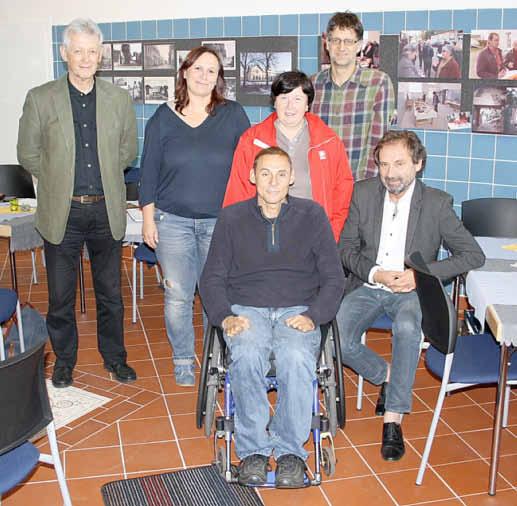 Wallerfangen - 3 - Ausgabe 43/2015 aus der Gemeinde Mitteilungen des Bürgermeisters Unser Behindertenbeirat (Vordere Reihe von links: Jürgen Meguin, Bürgermeister Zahn.