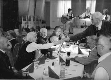 April 2008 hielten wir im Gasthaus Böhm unser jährliches Stelzen-Essen ab. Die anwesenden 18 Personen erfreuten sich an den köstlichen Stelzen mit Kartoffelknödel und warmen Krautsalat. 3.5.