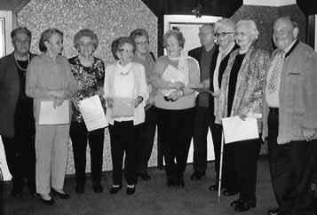 Heuer wurden an 12 Mitglieder für langjährige Mitgliedschaft Ehrenurkunden durch Bezirksobfrau Heli Tretsch und Obmann Erich Buchinger überreicht.