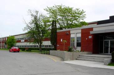Quinte Secondary School www.hpedsb.on.ca/qss www.lifeatquinte.com Die Schule befindet sich direkt in der Stadtmitte von Belleville. ca. 560 Internationals: ca.