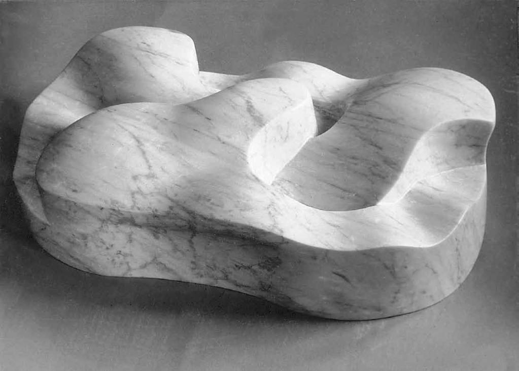 Welle (Modell), Wettbewerbsbeitrag 1965 Aufgrund dieses Marmormodells bekam die Künstlerin beim Wettbewerb den Auftrag vom Berliner Senat für Bau- und Wohnungswesen für