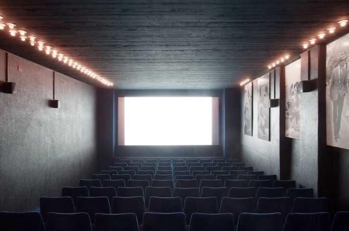Arthouse Movie 1 Sitzplätze: 113 Leinwand: 4,80 x 2 m = 9,6