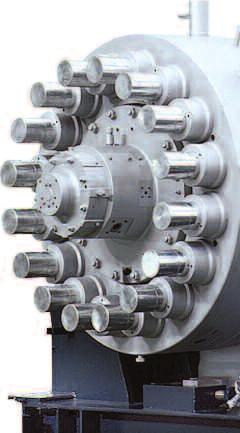 Mittels einer speziellen hydraulischen Vorrichtung wurde die komplette CHTA mit einem Gesamtgewicht von ca. 60 Tonnen zur weiteren Montage auf ihre endgültige Position gebracht.