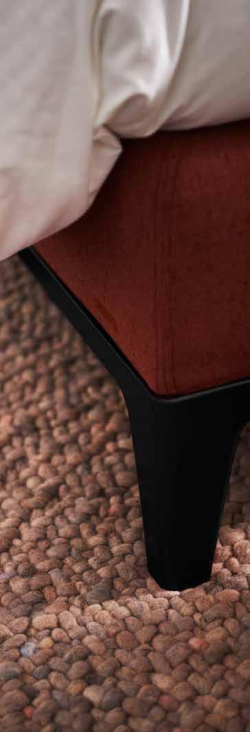 Die schlanken Füße sorgen dafür, dass das Criade optisch sehr räumlich in Ihrem Schlafzimmer steht.