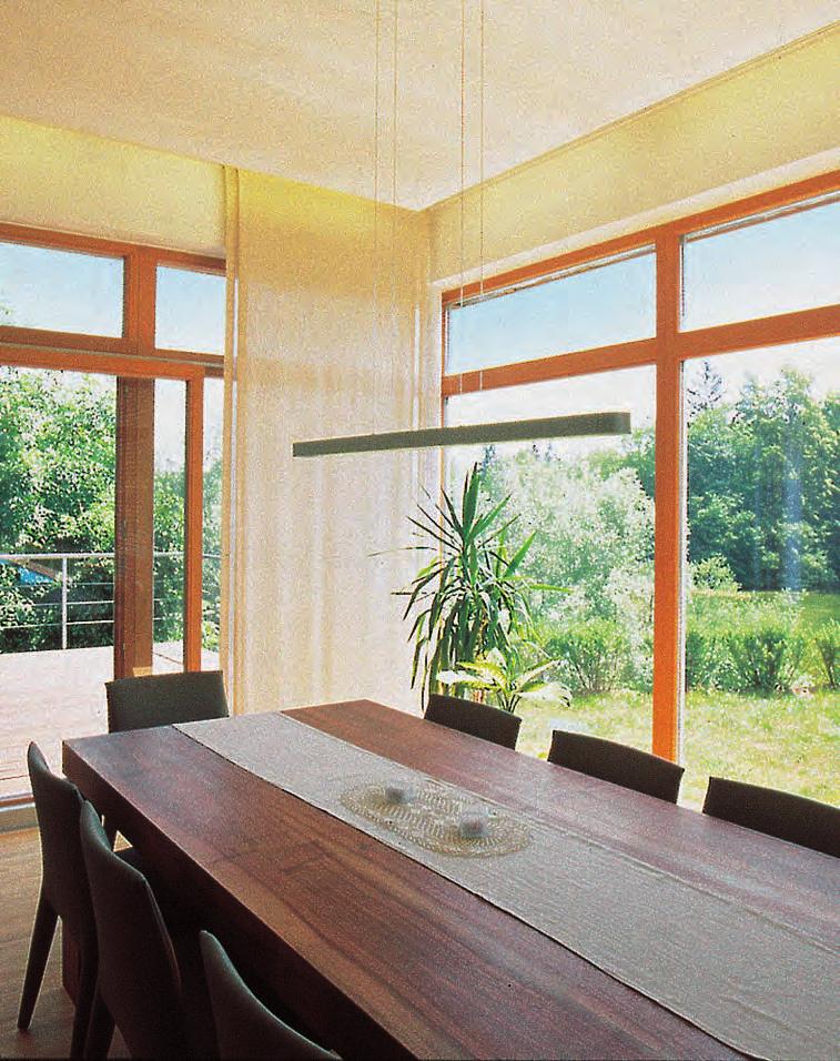 NATÜRLICH HOLZ MIT Wer in seinem Zuhause ein Stück Natur spüren möchte, greift gerne zu Fenstern und Türen aus Holz/Alu.