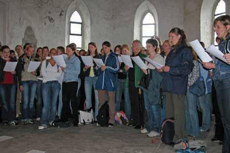 Ein besonderes Erlebnis ist stets im Sommer das Singen im schönen Raum, viele Jahre lang in der Alten Pfarr in Wolfegg, seit 2010 in der evangelischen Schlosskirche in Meersburg.