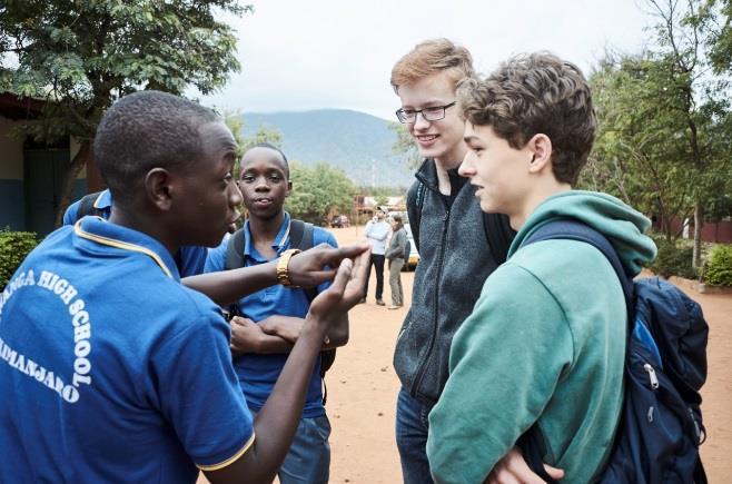 Begegnungsreisen in Zahlen 2008 besucht eine erste tansanische Delegation die Humboldtschule.